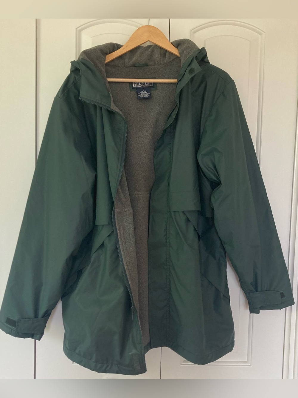 Lands End Men’s Rain Jacket Green, Size Medium, Lined, Waterproof